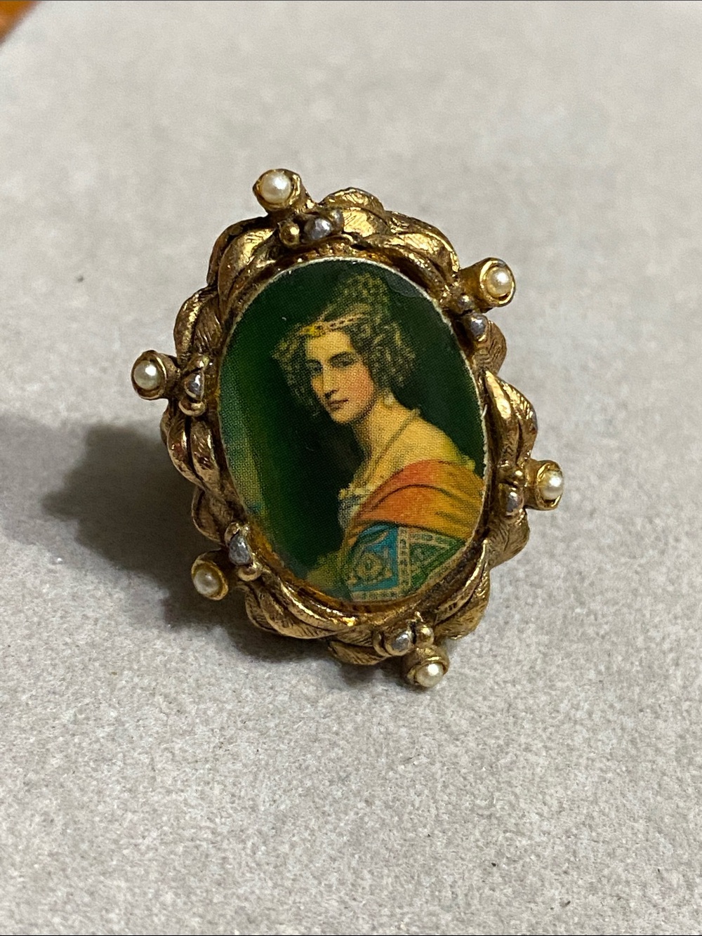 VTG Portrait Cameo Ring with Faux Pearls